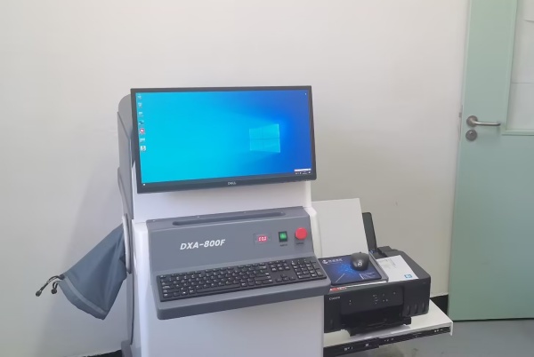 雙能X射線骨密度儀：準(zhǔn)確測量骨密度，助力骨質(zhì)疏松防治，守護(hù)骨骼健康